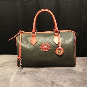 (NWOT) Dooney & Bourke AWL Classic Satchel